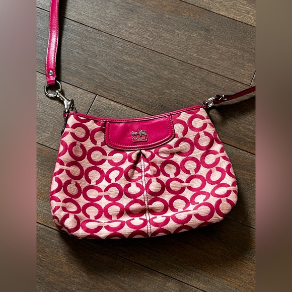 Coach Handbags - Coach Madison signature Op Art Pink crossbody purse
